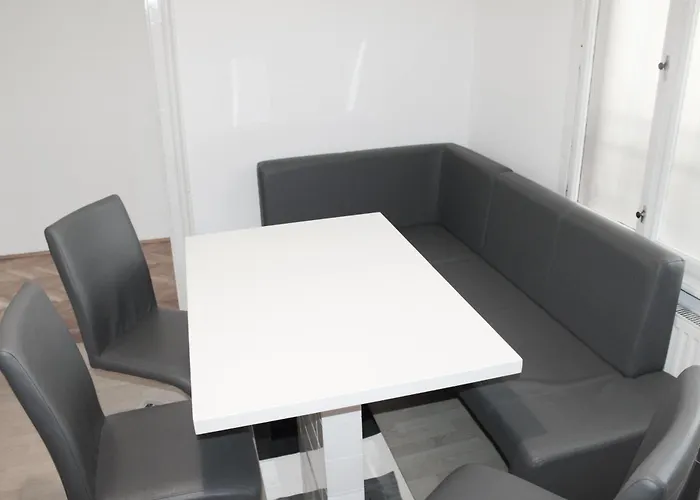 Spittelau Chillout Lounge Spacious Bright Contactless Selfcheckin